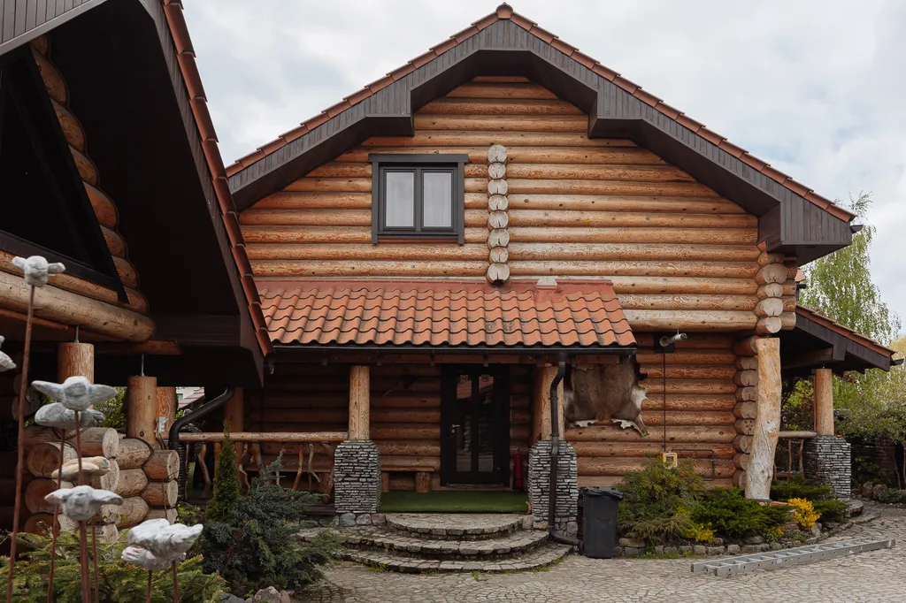 Шикарный дом из сруба с баней и бассейном