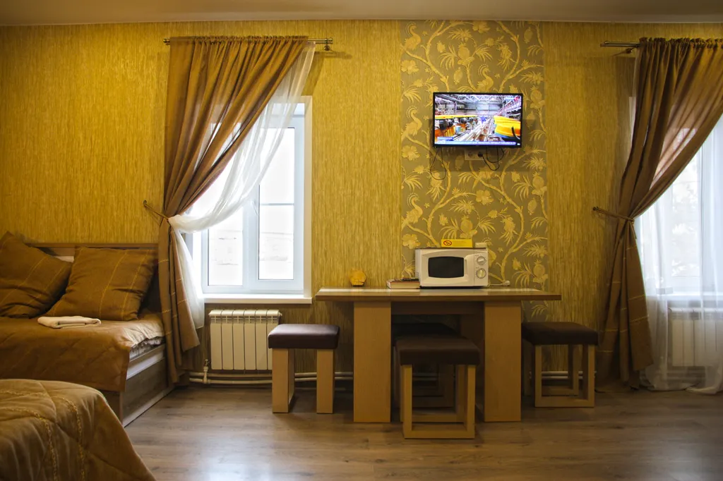 Студия возле Ипатьевского монастыря с видом на речку