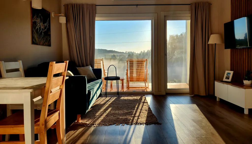 Журавлиный домик на берегу речки