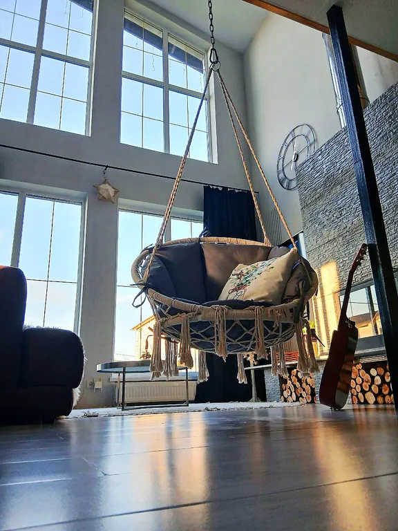 Большой уютный дом с камином