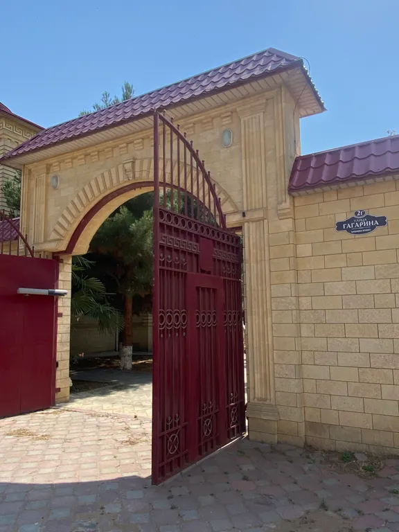 Дом напротив фонтана с потрясающим видом на крепость, фонтан и море