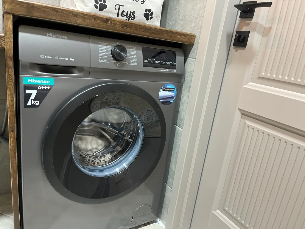 Stylish apartment with mountain and metro views