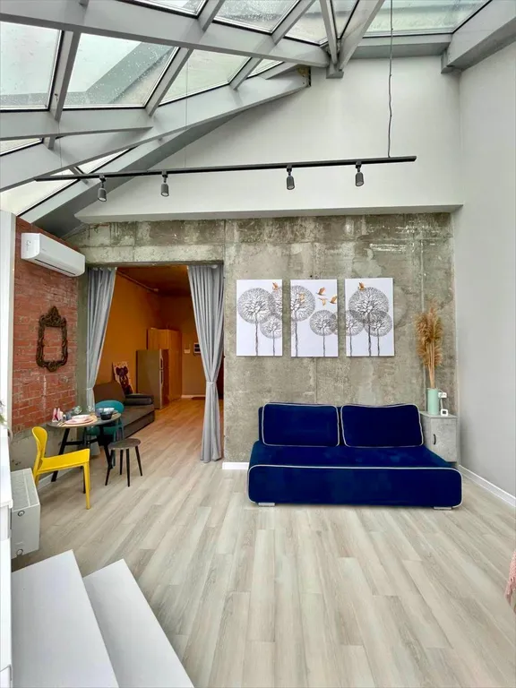 Шикарная квартира с панорамными окнами и террасой рядом с титан ареной