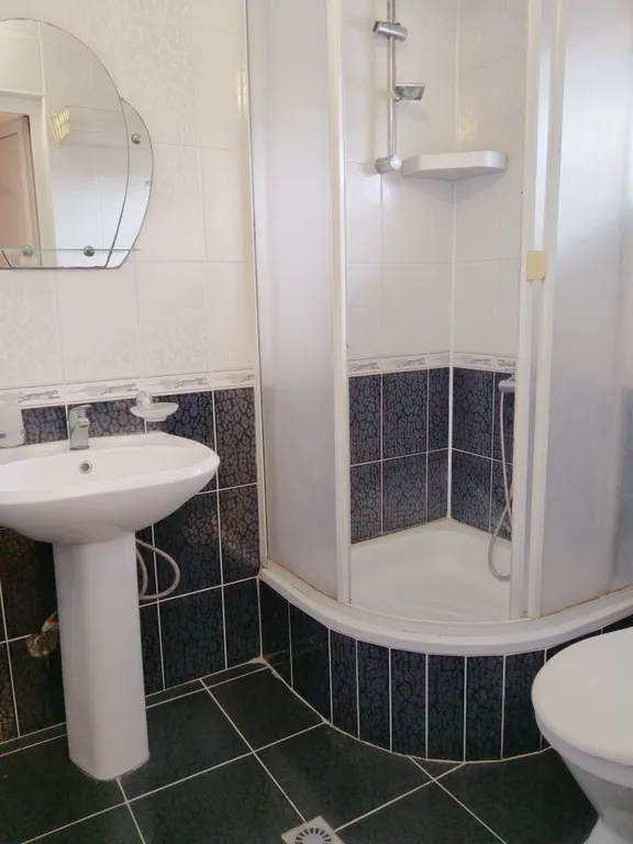 Квартира Квартира Двухместный уютный номер в Гостевом доме "Легенда" с бассейном. — Анапа