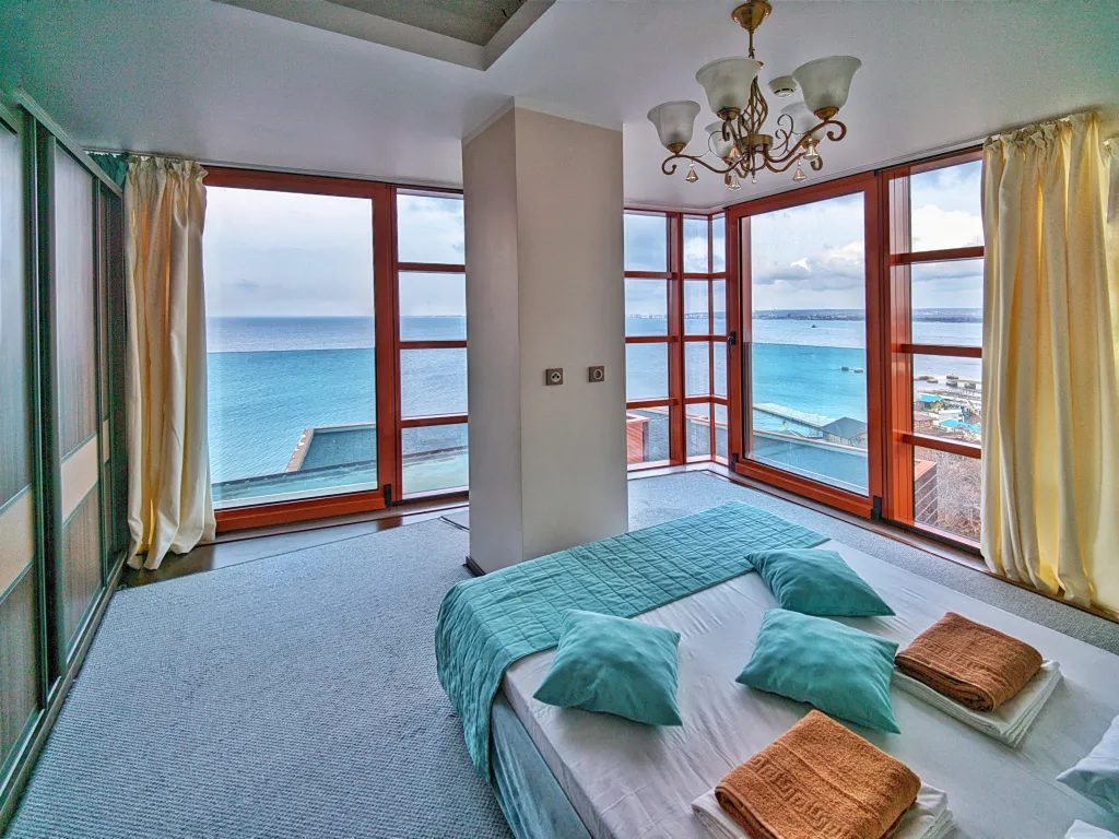 Видовая 2-комнатная квартира в Золотой Бухте