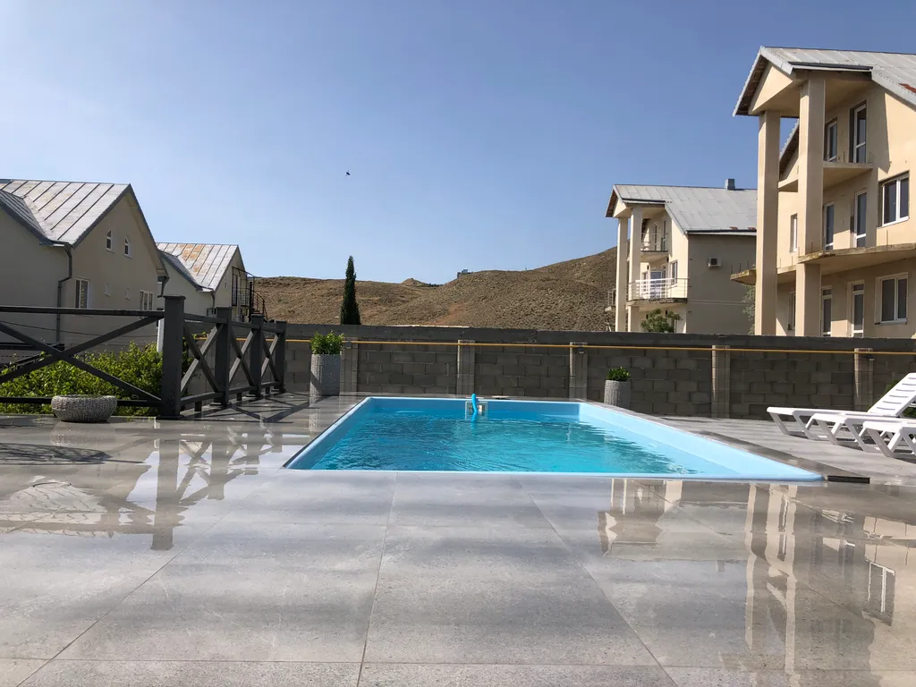 Комната с отдельной кухней, балконом