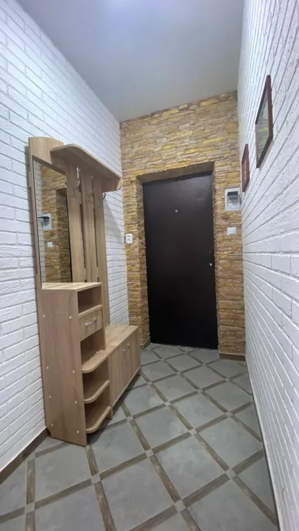 Уютная, светлая квартира ,кухня-студия,спальная.