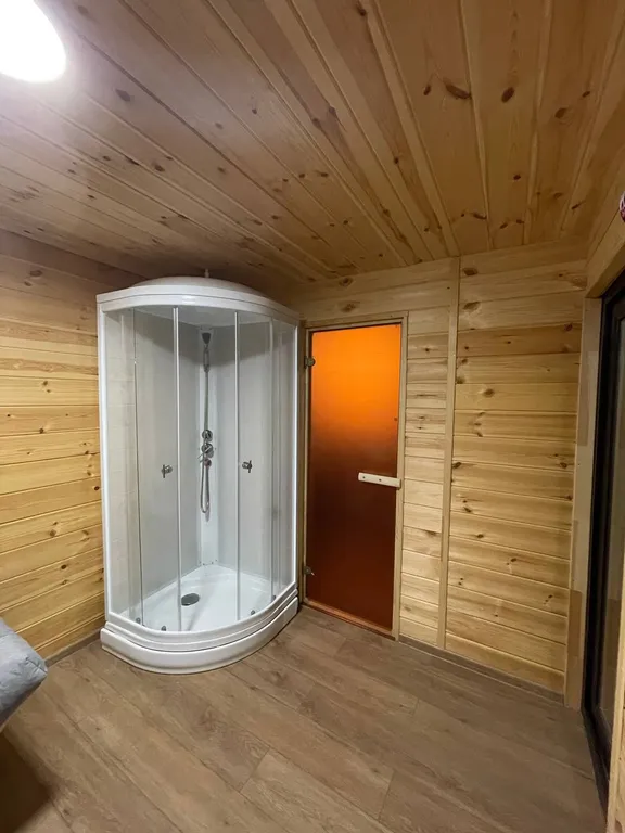 Треугольный дом Афрейм с видом на лес и подогреваемым бассейном