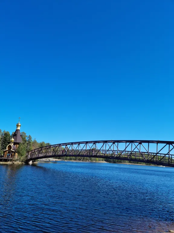 Загородный дом с видом на озеро