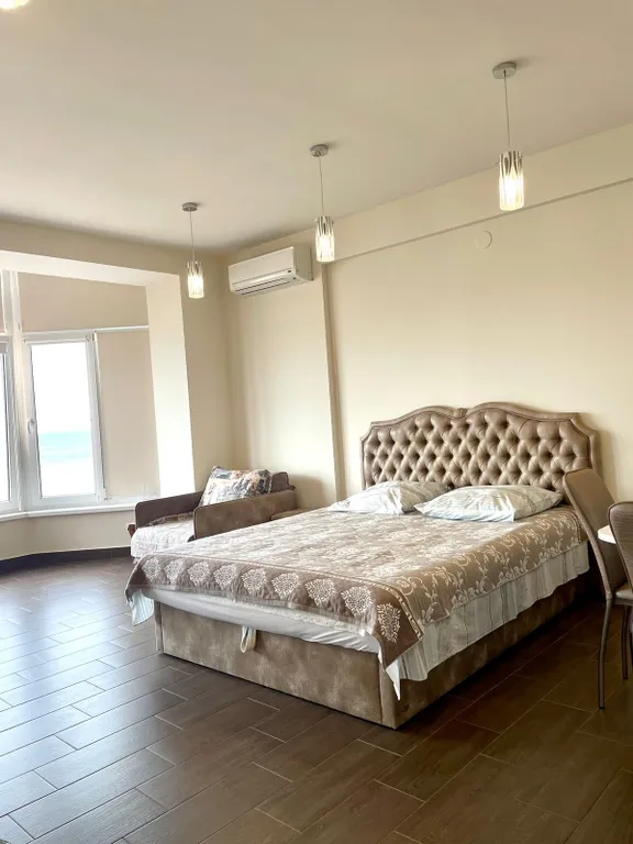 Эллинг на берегу моря