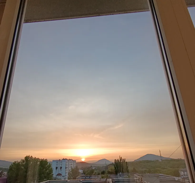 Уютная квартира с видом на горы в центре города