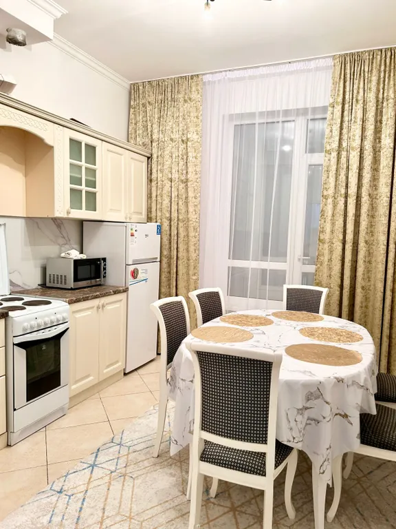 Трехкомнатная квартира около Mega Silkway