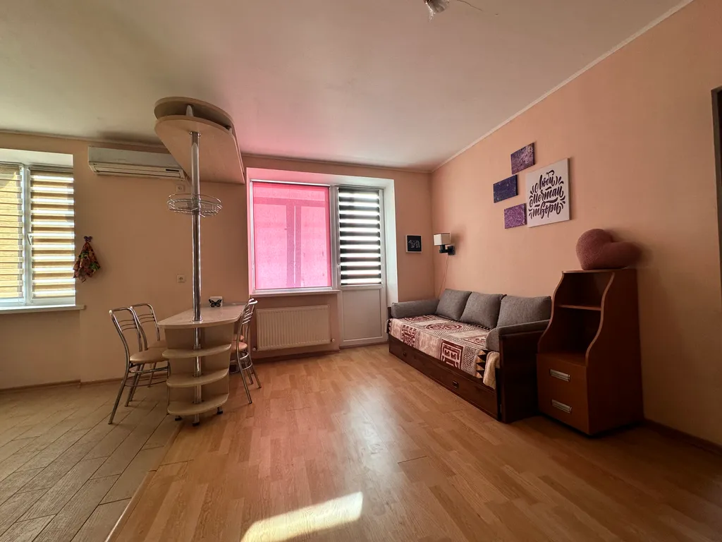 Квартира Просторная 2-комнатная студия в центре города — аренда посуточно в Евпатория