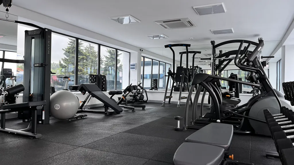 Двухэтажный апартамент с круглогодичным бассейном и залом