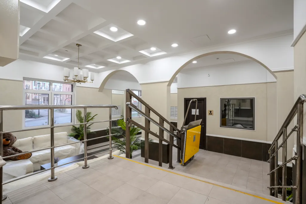 Luna Moscow — дизайнерская квартира с зеркальной мозаикой возле кровати