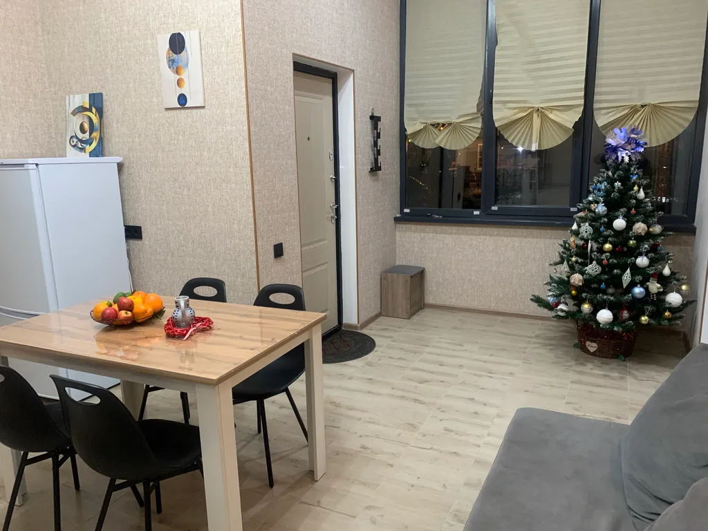 Комфортабельный дом с бассейном с видом на горы