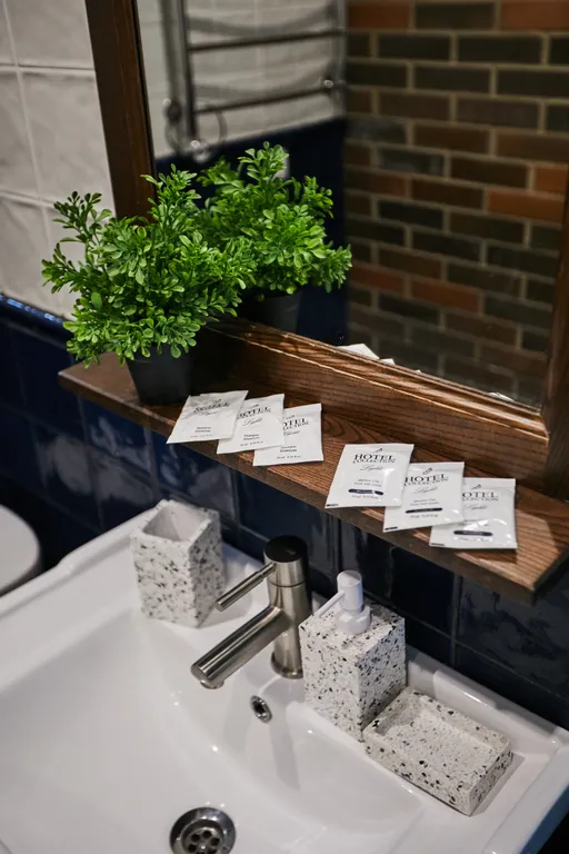 Большой коттедж с 5 спальнями, камином и террасой, Василек