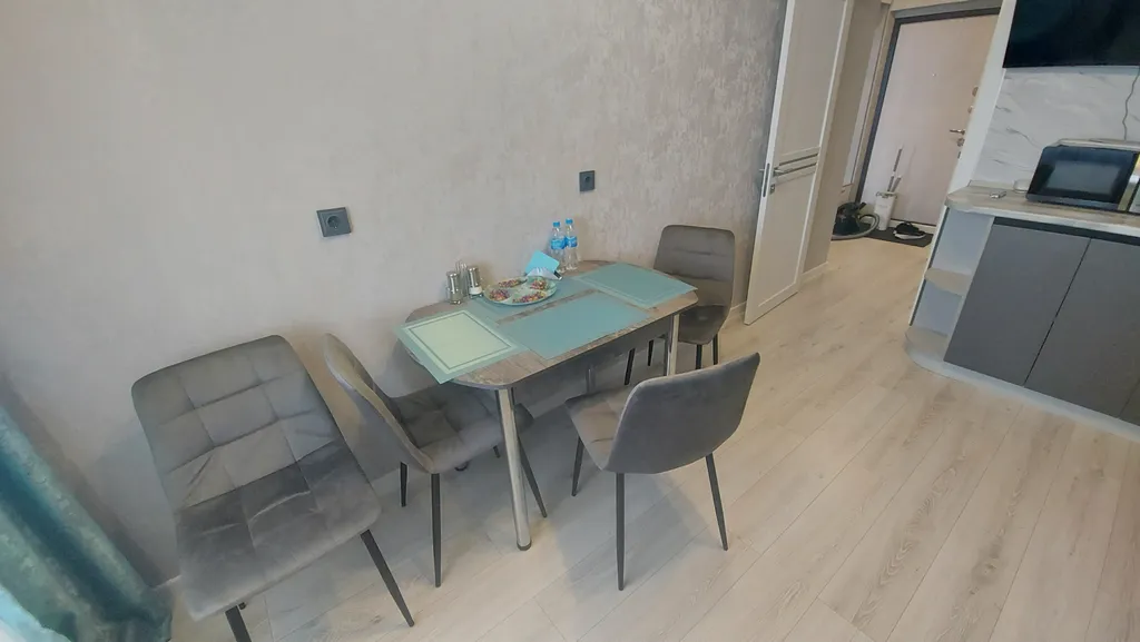 Квартира с видом на город и рощу