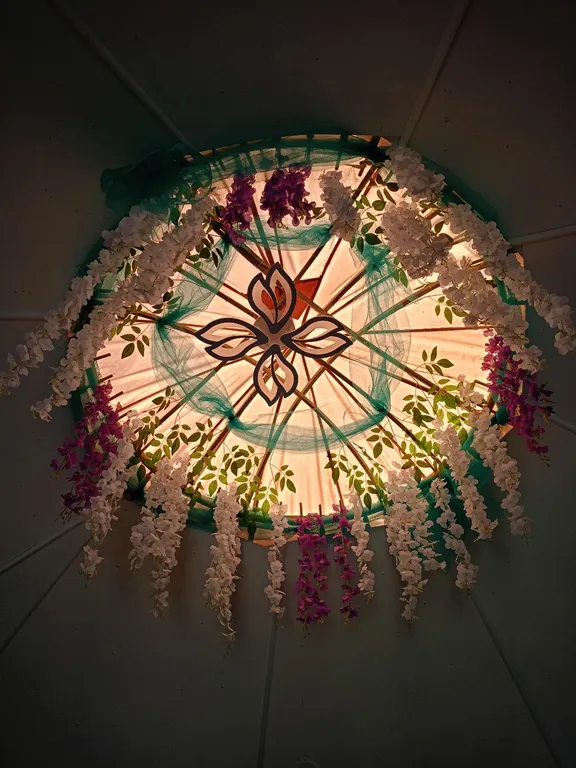 Юрта на берегу черного моря