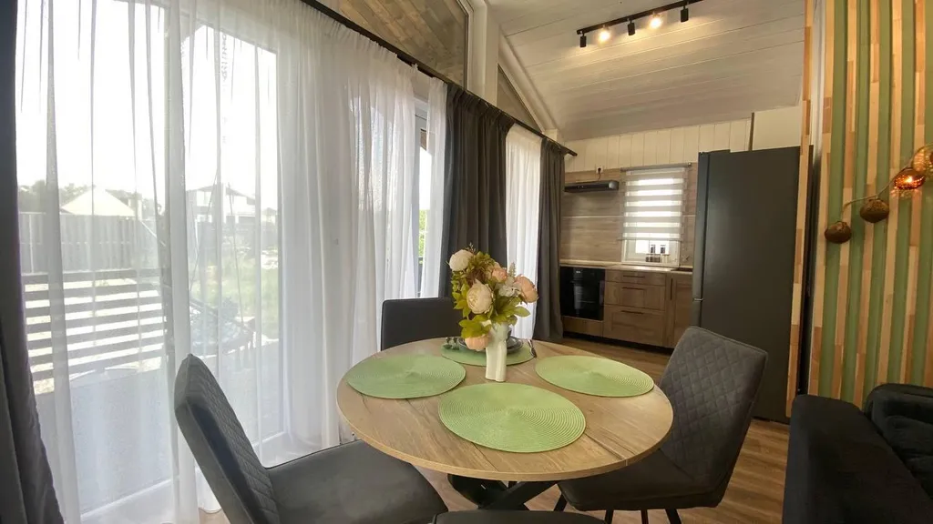 Новый стильный дом с камином