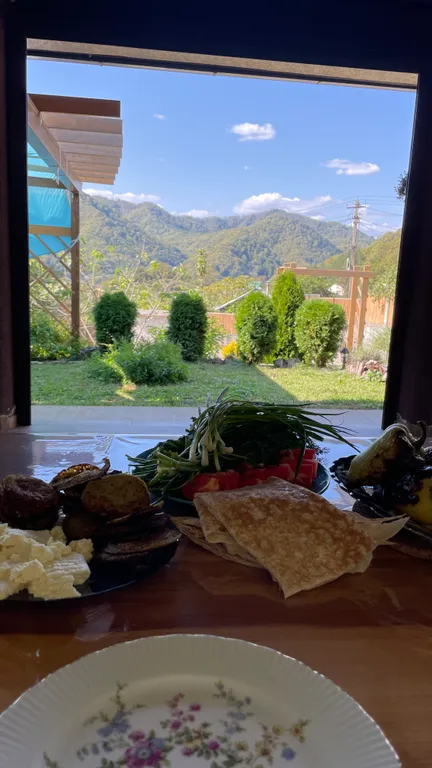 Дом у моря с видом на горы