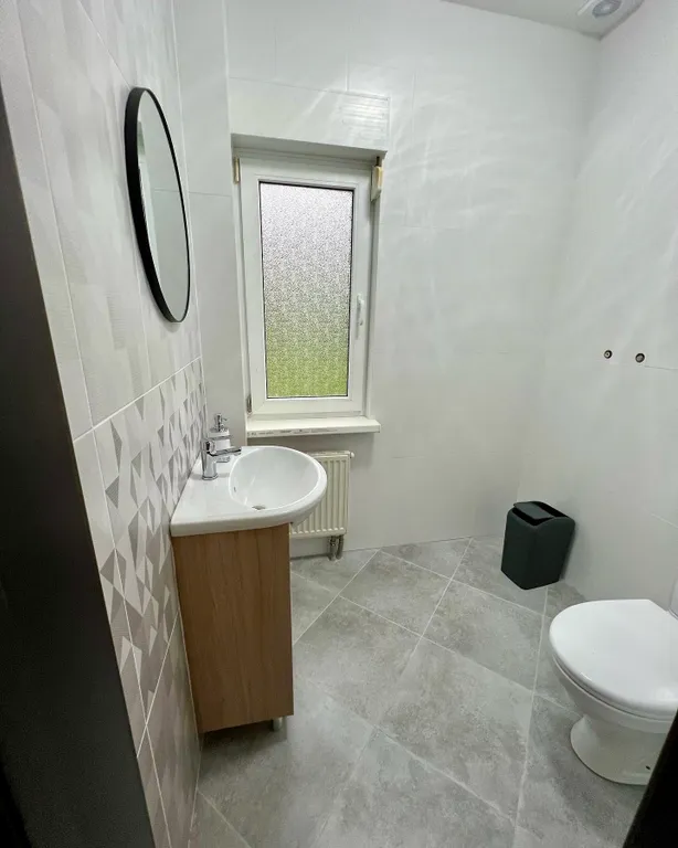 Живописная усадьба в лесу у озера