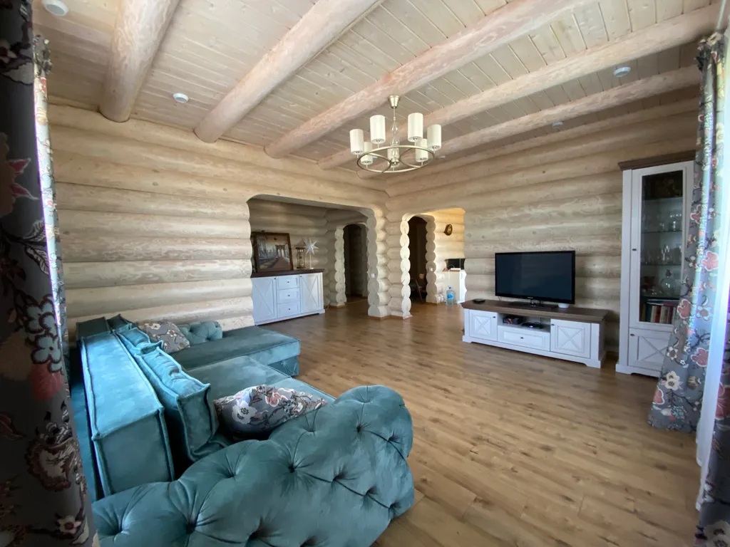 Деревянный комфортабельный дом на берегу озера