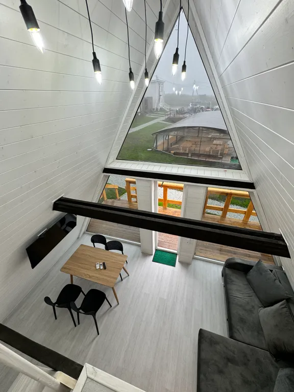 Глэмпинг А-фрейм с видом на море и теплым бассейном