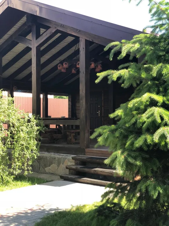 Уютный загородный коттедж недалеко от центра города