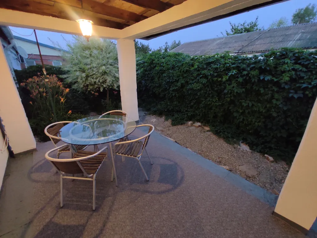 Коттедж Коттедж Двухкомнатные апартаменты с большой террасой — Камышеватская