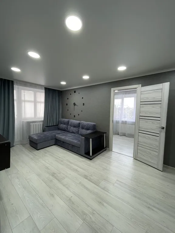 Компактная двушка в балконом и видом на сквер в районе АЭТЗ