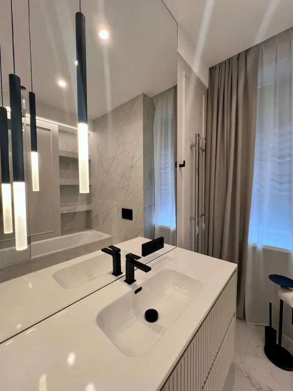 2-комнатный люкс с дизайнерским ремонтом в историческом центре