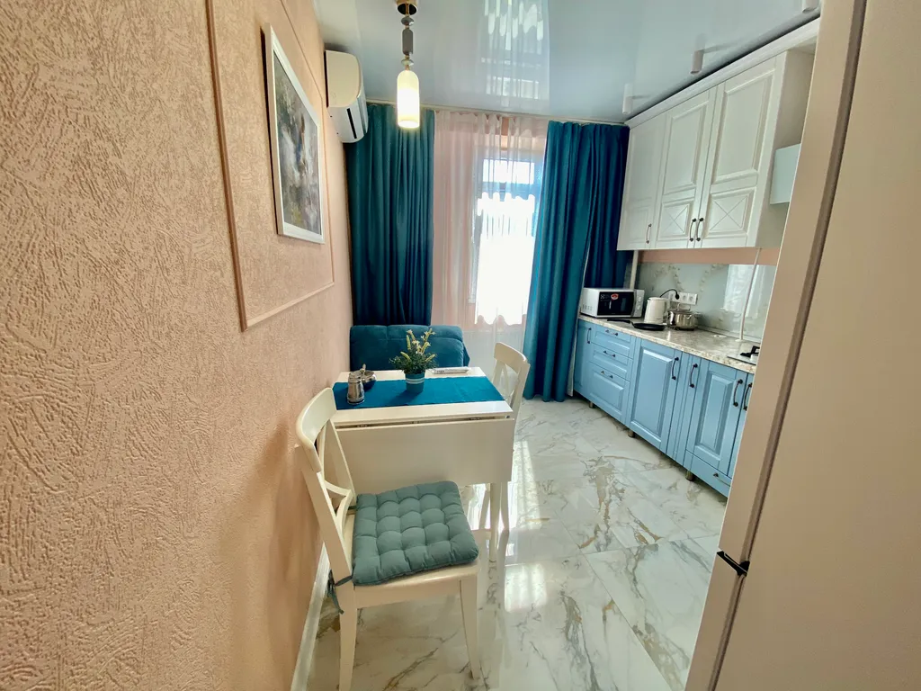 Элитная, новая однушка с авторским дизайном у песочного пляжа