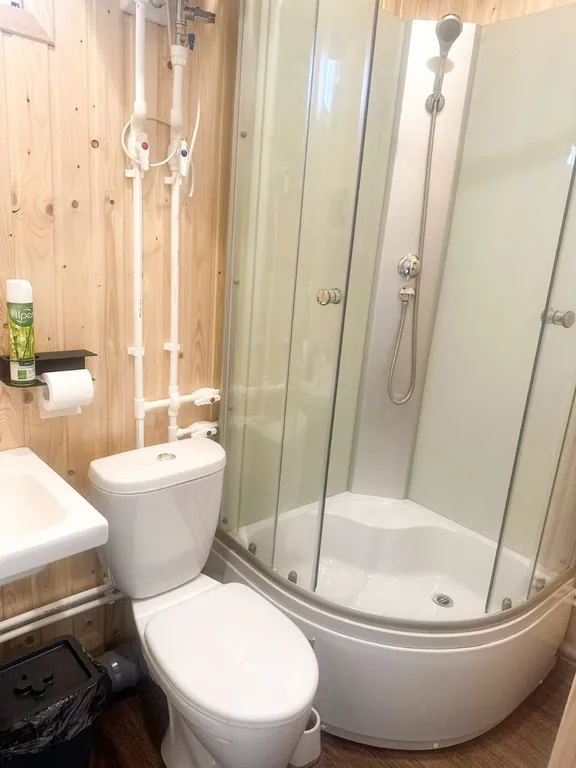 Домик на двоих с панорамным окном и видом на Белое море