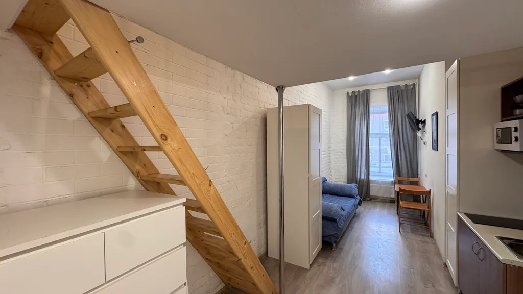 Двухуровневая квартира-студия в центре города