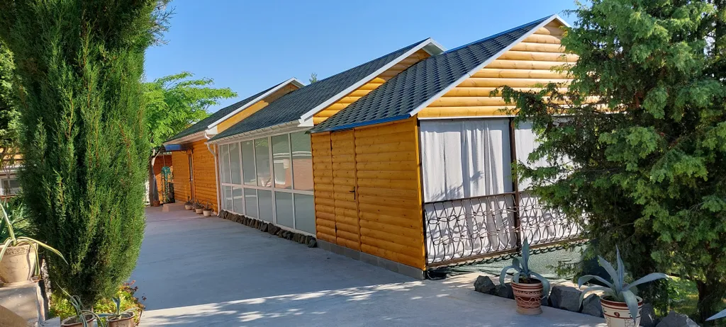 Коттедж Деревянный дом с личным бассейном в усадьбе Можжевеловый дворик — Айвовое