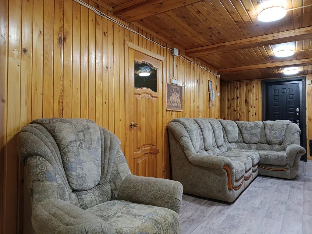 Уютный домик у реки