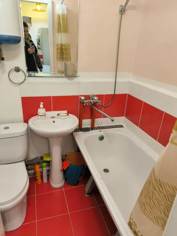 Студия на берегу моря, центр