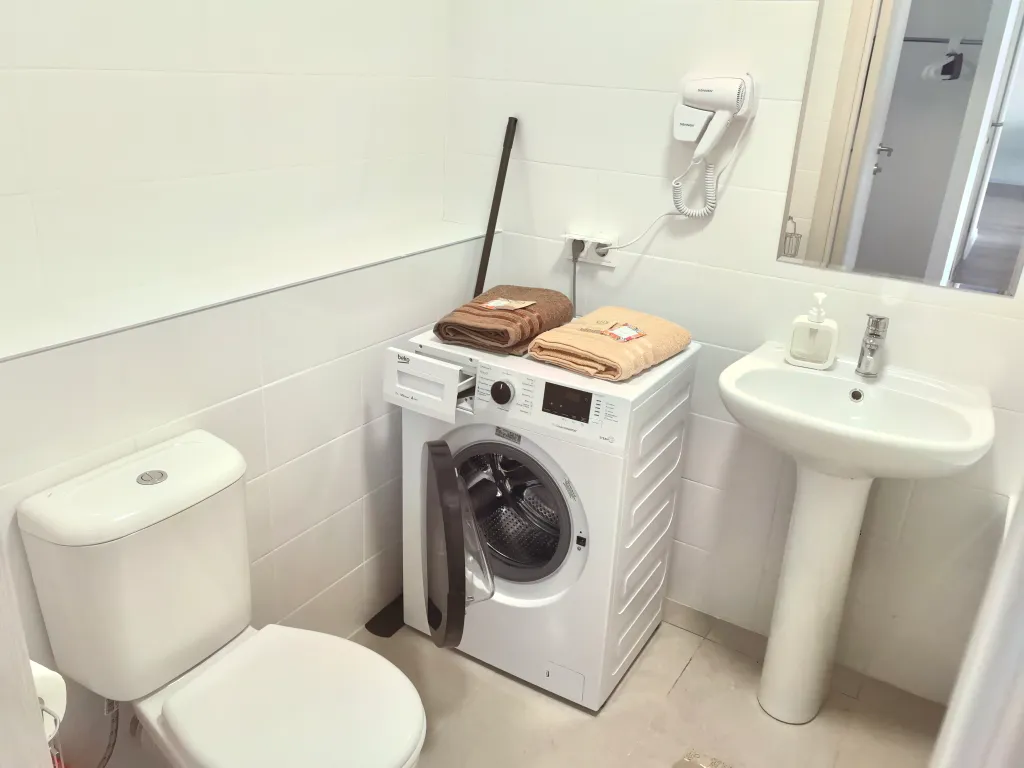 Просторная двухкомнатная квартира (Цыба и Росатом)