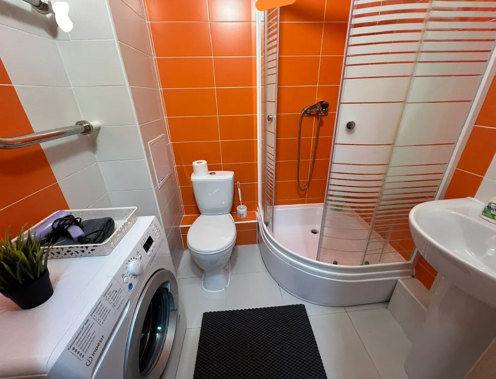 Студия с видом на город