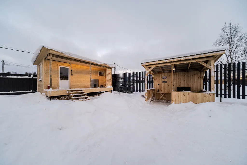 Новый дом с большим столом, кинотеатром, баней