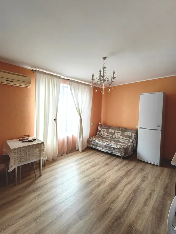 Часть дома с собственным двором около моря