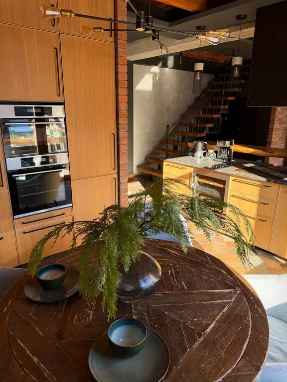 Квартира с 2 каминами в центре