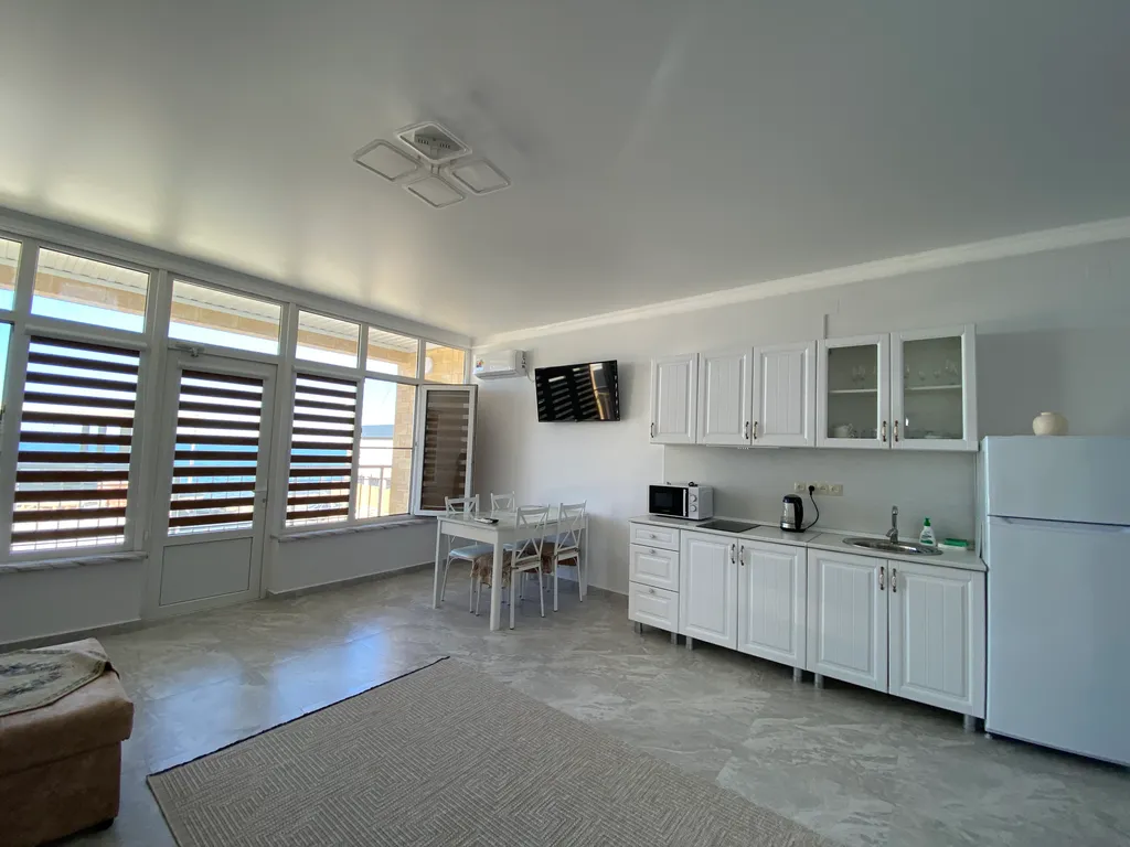 Уютный дом на берегу моря