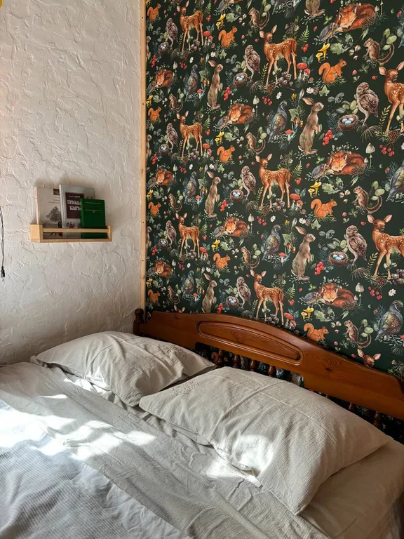 Деревенский домик в лесу