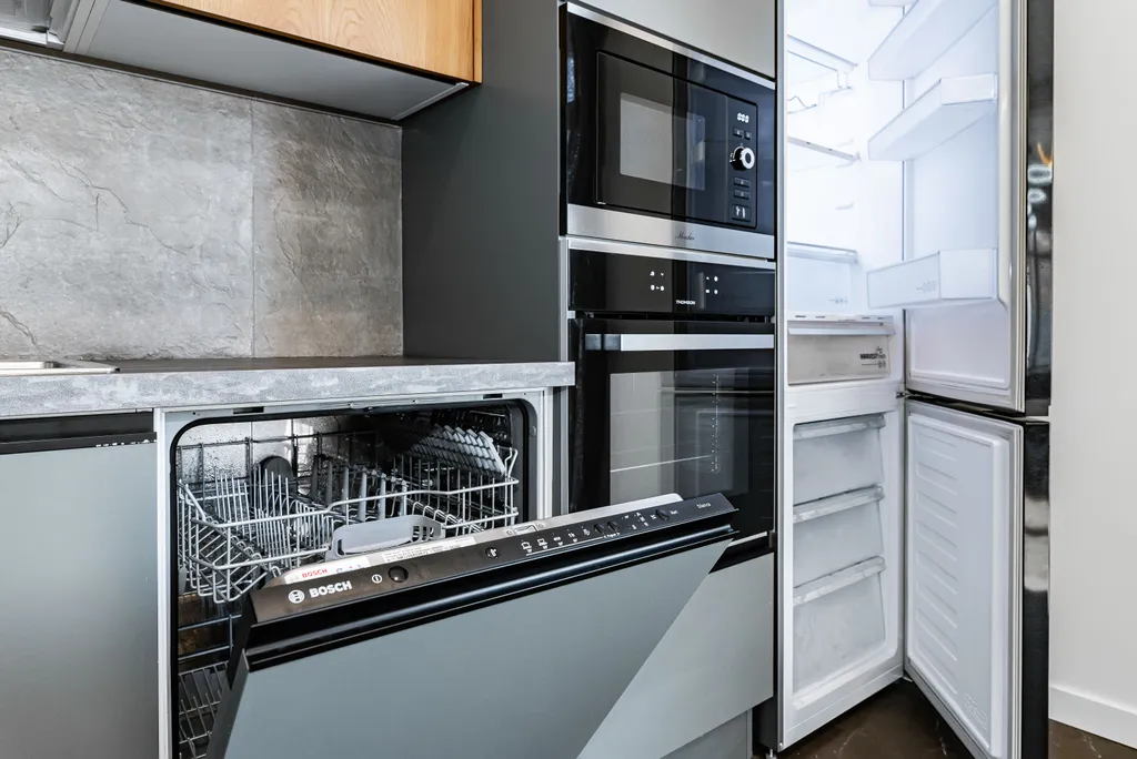 Стильный дом с теплым бассейном и сауной