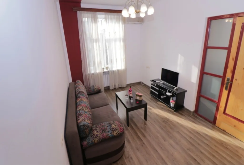 Уютная квартира в малом центре — аренда посуточно в Ереван