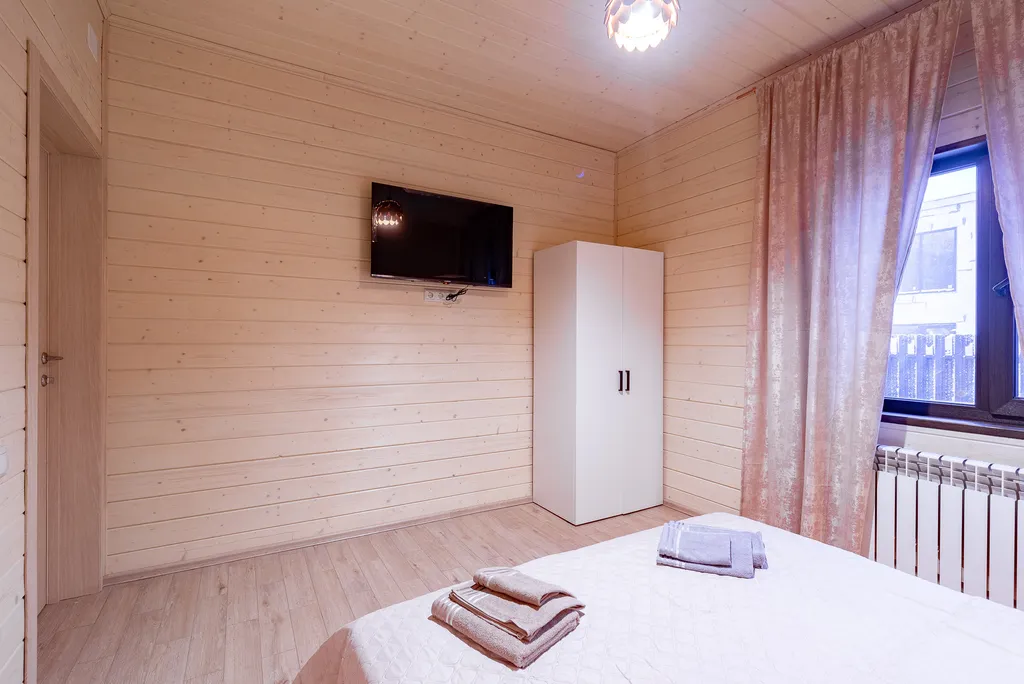 Уютный коттедж с горячей купелью и сауной - 10 минут от города