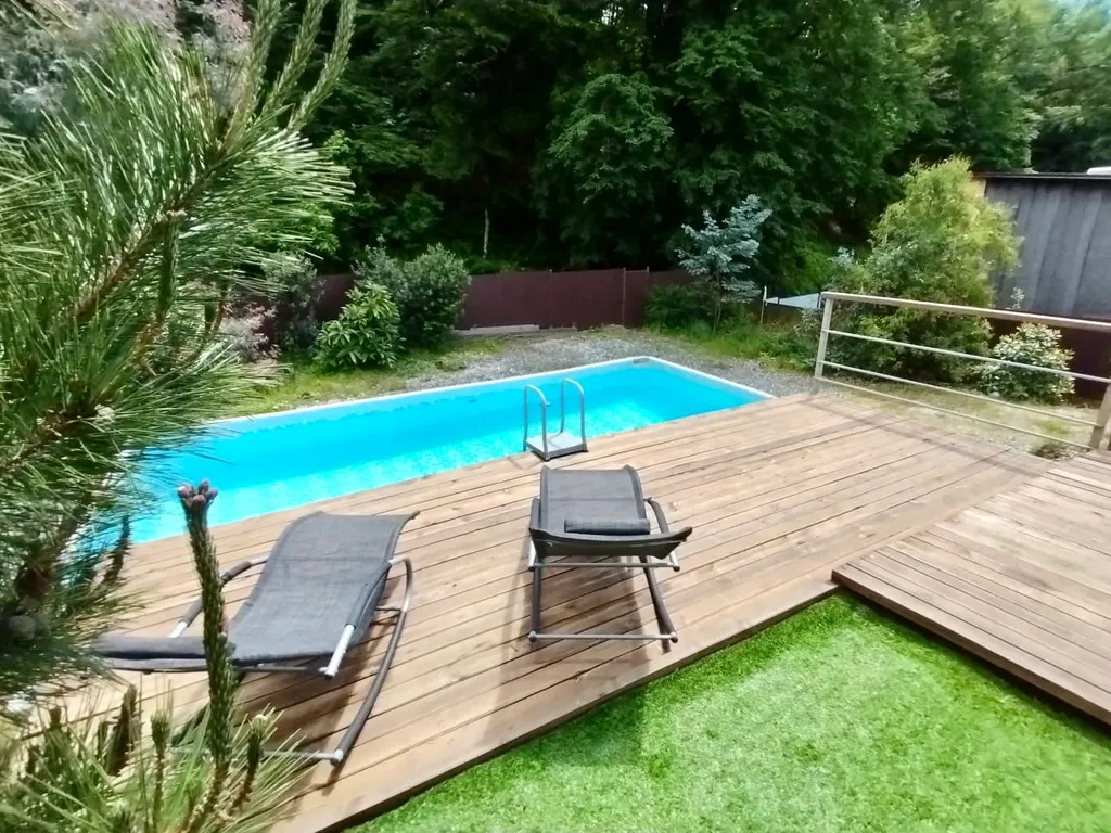 Коттедж Дом у леса с бассейном — аренда посуточно в Верхневесёлое