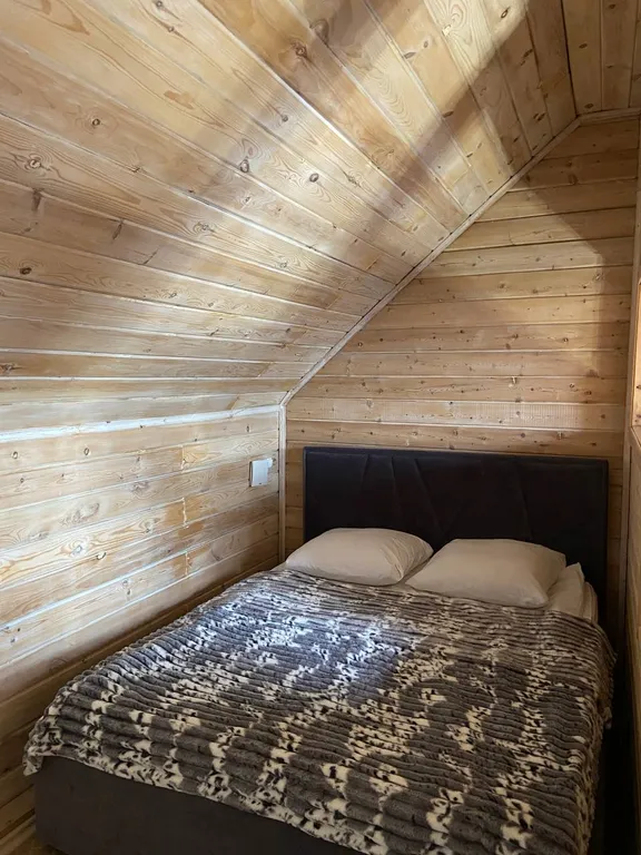 Домик на базе отдыха с бассейном